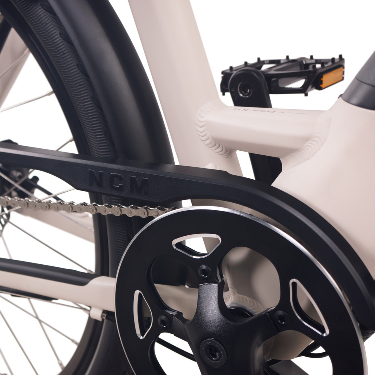 NCM T3S Step-Thru Trekking E-Bike, 250W, 48V 12Ah 576Wh Battery, Hydraulic Brake
